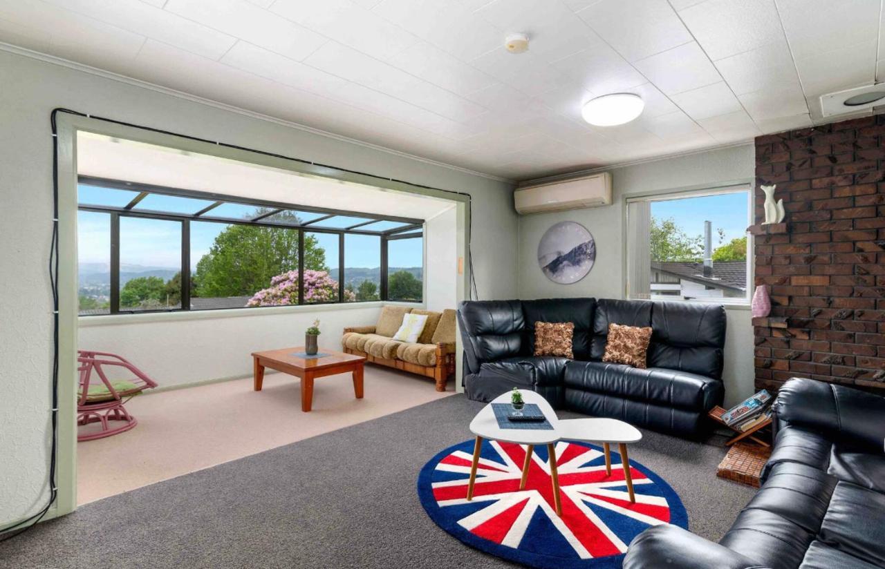 Mountain Top Kiwi Star Holiday Home Rotorua Exterior photo